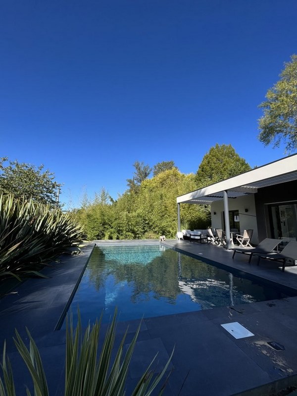 Piscine contemporaine proche de Toulouse | ATOLL PISCINES