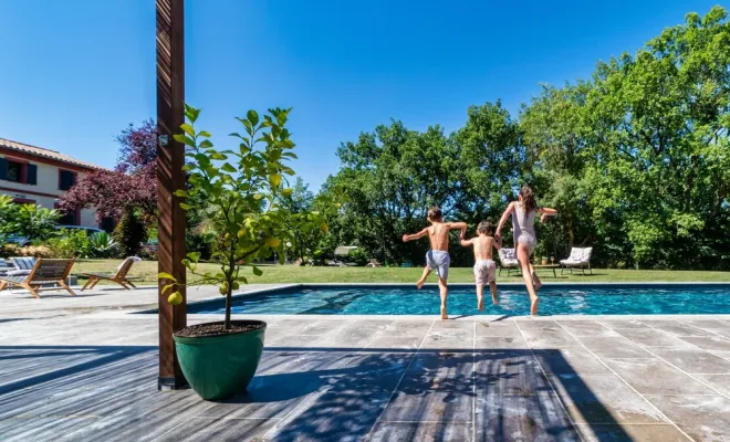 Offrir à sa famille un coin de vacance dans son jardin, Toulouse, ATOLL PISCINES