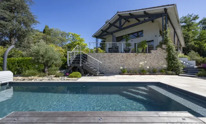 Piscine bloc à bancher 8 x 3 avec liner gris anthracite et volet hors sol, Toulouse, ATOLL PISCINES